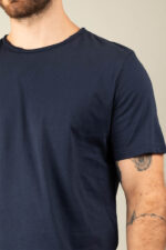 13.2 Camiseta Indie Azul Cuello Desgastado